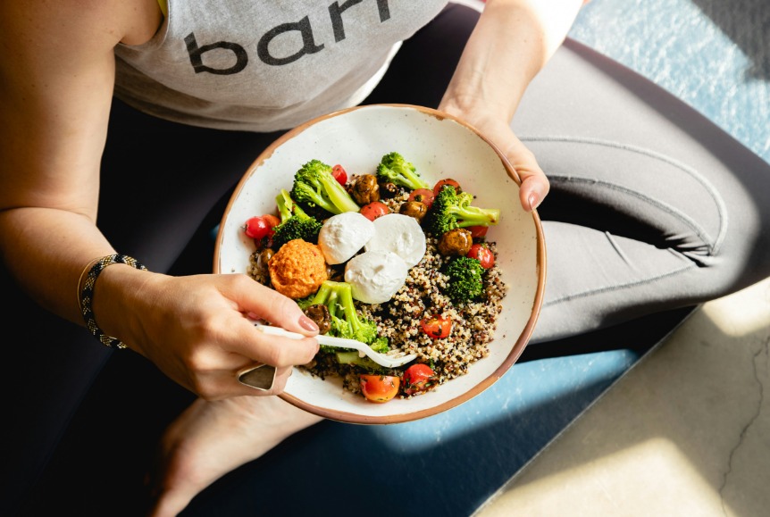 A colourful whole-food meal used in holistic nutrition coaching
